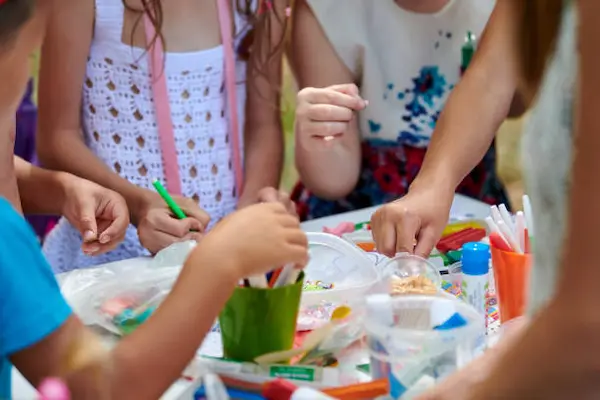 Beneficios de los talleres al aire libre en el desarrollo creativo