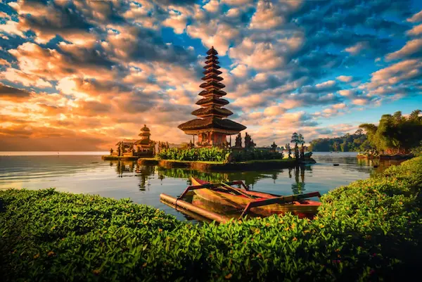 6. Bali, Indonesia espiritualidad, playas y arrozales infinitos