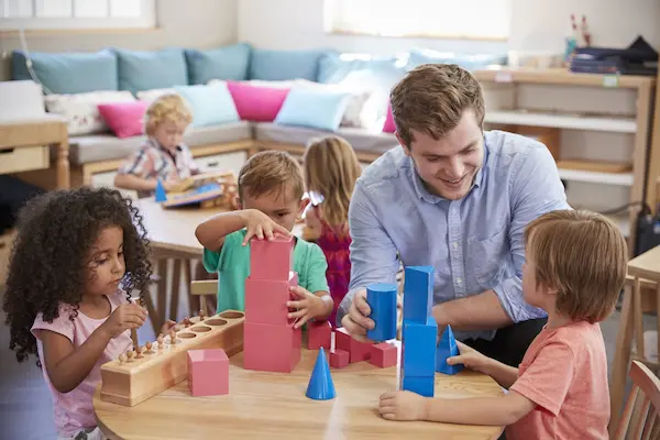 niños desarrollando creatividad para el futuro