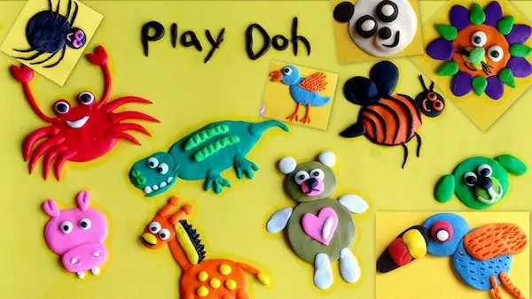 niños creando figuras con plastilina play doh creatividad