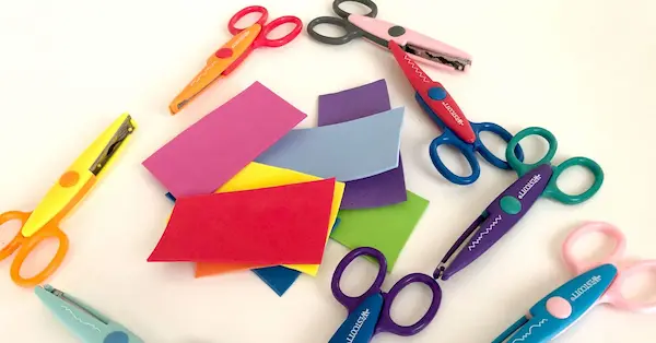 materiales económicos tijeras pegamento colores